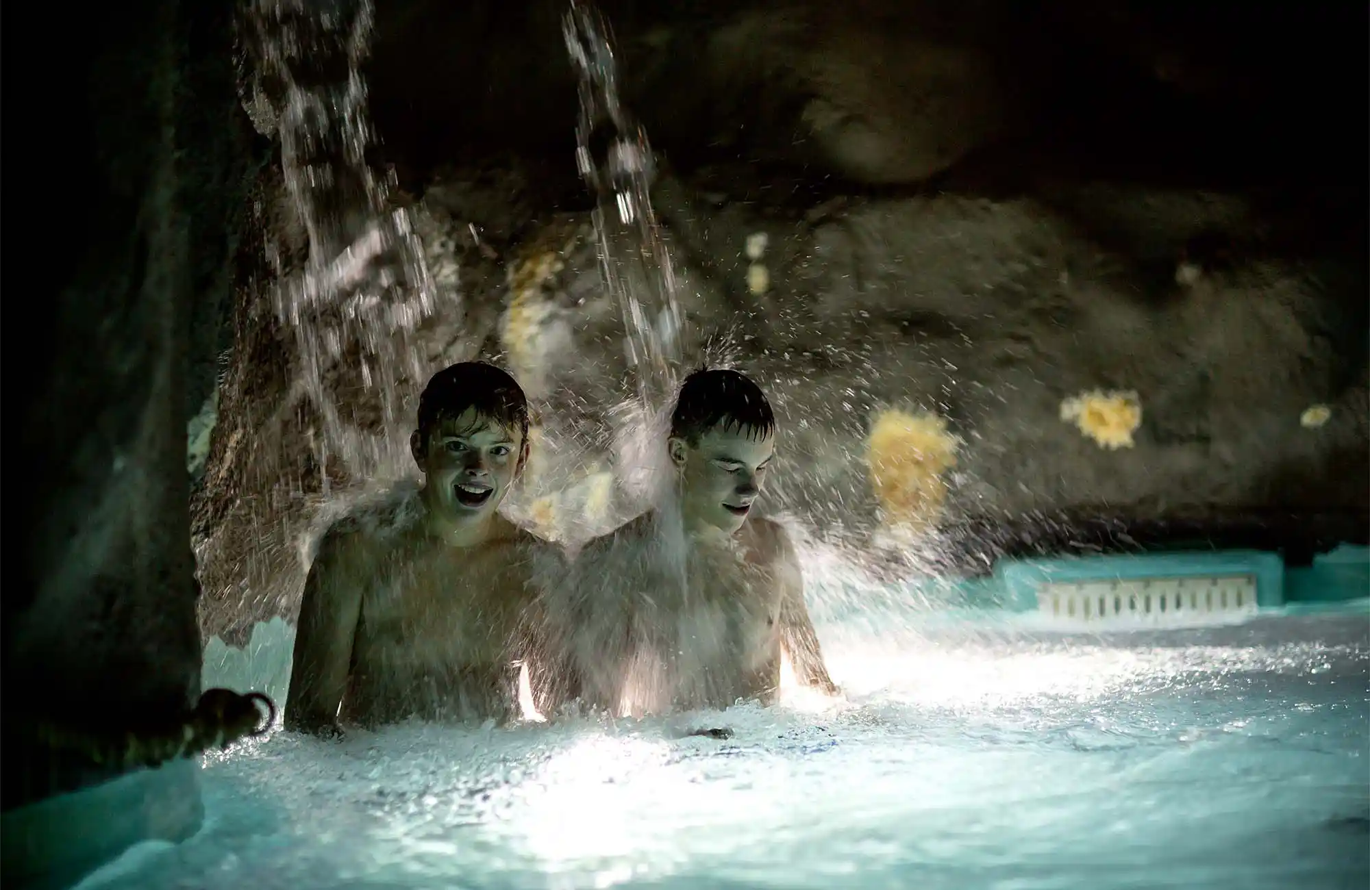 Hvidbjerg Strand Camping Resort Badeland Poolparty Vandfald