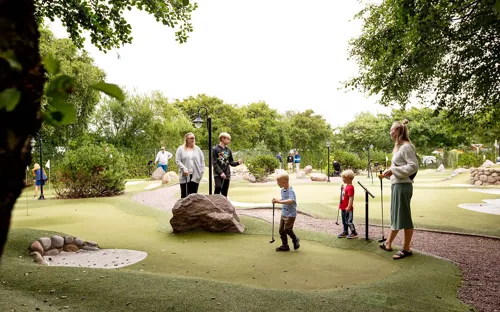 Hvidbjerg Strand Camping Resort Mini Golf Bane Familie