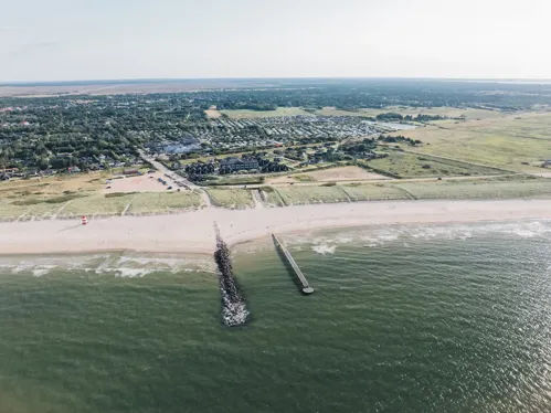 Hvidbjerg Strand Camping Resort Blaavandshuk Fyr Overblik Badebro